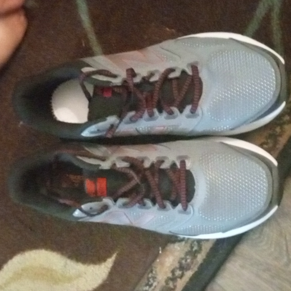 New Balance Men's 560 V7 running shoes